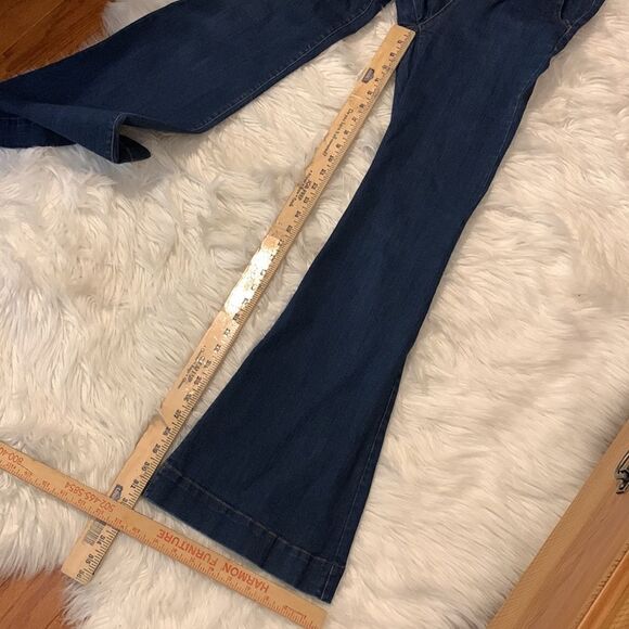 Black Label size 3/waist 27 high waist bellbottom jeans.  Faux back pockets - Picture 7 of 8